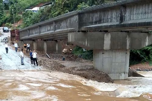 Nhiều bản vùng cao ở Nghệ An bị chia cắt sau đợt mưa lớn