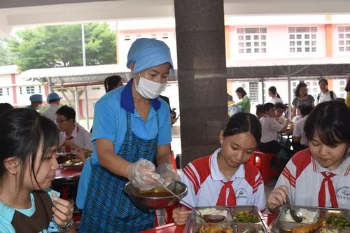 Cận cảnh ngày đầu bán trú của học sinh THCS công lập ở Bà Rịa - Vũng Tàu