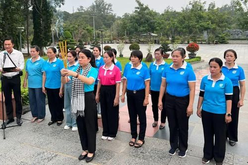 Hội Liên hiệp Phụ nữ TPHCM tri ân các Anh hùng liệt sĩ tại Côn Đảo