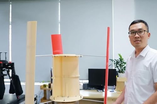 Nhà khoa học cải tiến tua bin gió trục đứng, 'bắt' gió đô thị phát điện