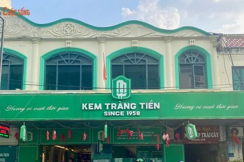 [VIDEO] Người Hà Nội tìm đến Kem Tràng Tiền trước ngày dừng bán ở địa điểm cũ