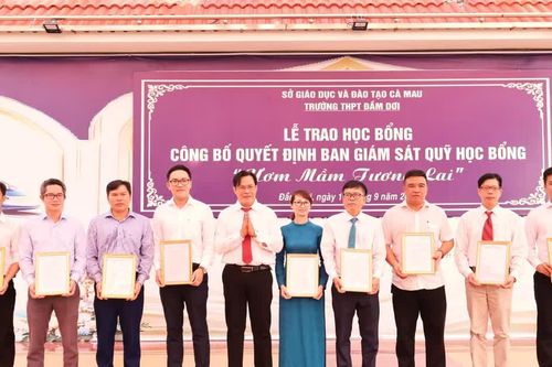 Viết tiếp ước mơ học tập từ Quỹ học bổng 'Ươm mầm tương lai'