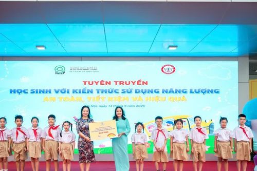 Gần 1000 học sinh Hà Nội được hướng dẫn sử dụng năng lượng an toàn, tiết kiệm