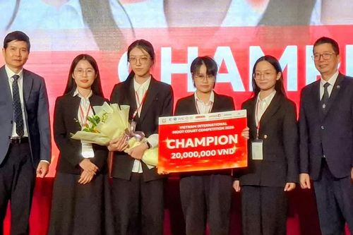 Thu hẹp khoảng cách giữa giảng đường và thực tiễn ngành Luật