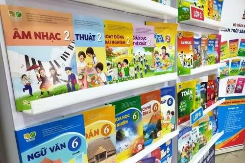 Cung ứng đủ sách giáo khoa, xử lý nghiêm hành vi bán cao hơn giá niêm yết