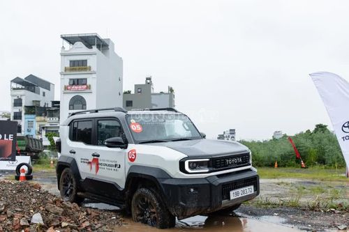 Giá cao gấp rưỡi nhưng Toyota Land Cruiser FJ bán nhiều gấp đôi Suzuki Jimny