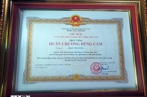 Chủ tịch nước truy tặng Huân chương Dũng cảm đối với Trung tá Trần Văn Tùng
