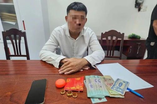 Lợi dụng chốn tôn nghiêm, thanh niên trộm dây truyền vàng gần 400 triệu đồng