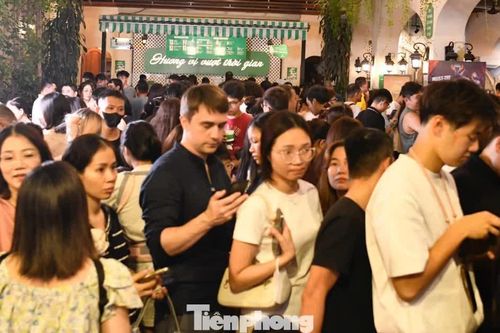 Cảnh tượng chưa từng có trước ngày kem Tràng Tiền đóng cửa