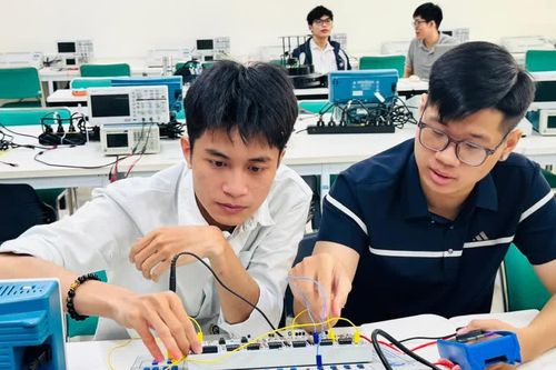 Sáp nhập đại học: Đừng chỉ gộp cơ học