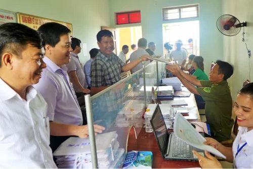 Tiền lương, phụ cấp lãnh đạo cấp xã sẽ được nghiên cứu, điều chỉnh