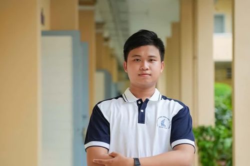 Nam sinh nhận học bổng 'Tinh hoa khoa học' trị giá 320 triệu đồng