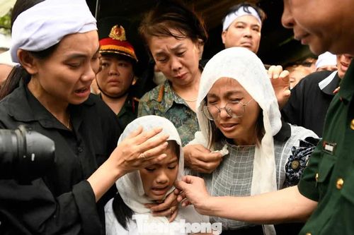 Tiễn đưa Trung tá Trần Văn Tùng về đất mẹ