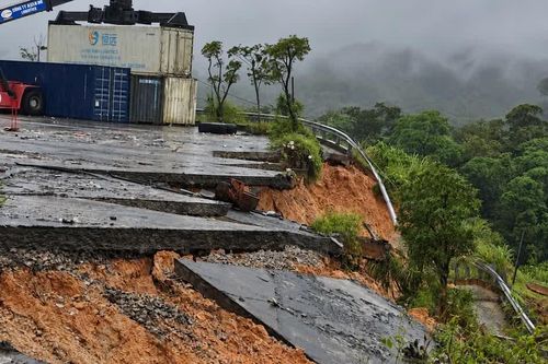 Sạt lở 100m bờ kè, uy hiếp khu vực Cửa khẩu quốc tế Cha Lo