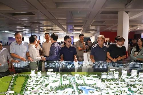 Tín dụng đang đổ mạnh vào các dự án lớn