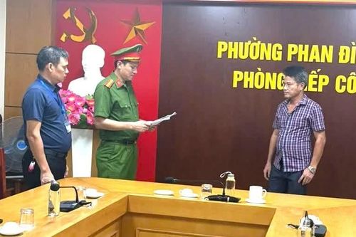 Khởi tố hai người thu gom, vận chuyển, tập kết trạc thải xây dựng trái phép