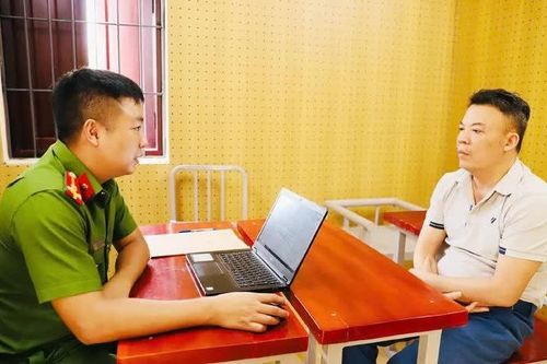 Giả danh lãnh đạo để 'can thiệp' vi phạm giao thông, rồi bắt tài xế chuyển tiền 'cảm ơn'