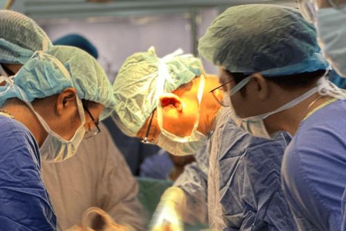 Đái máu đi viện phát hiện ung thư bàng quang