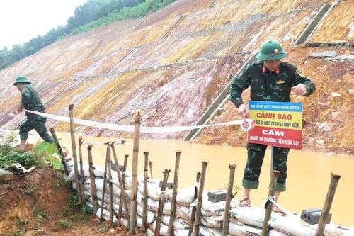 Mưa như trút nước, Thanh Hóa cảnh báo lũ quét, sạt lở đất