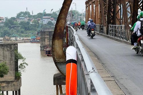 Rà soát, trang bị phao cứu sinh tại những cây cầu, bến sông