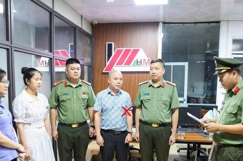Khám xét khẩn cấp nơi làm việc của hai giám đốc vụ làm giả hồ sơ mua nhà ở xã hội