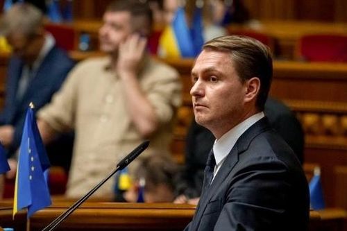 Tổng công tố Ukraine rời khỏi đất nước giữa bê bối tham nhũng