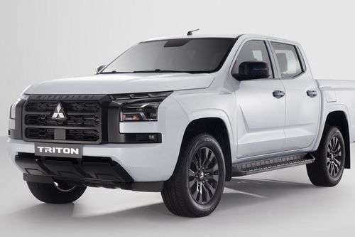 Mitsubishi Triton bổ sung bản 4WD AT Premium, cạnh tranh với Ford Ranger XLS 4x4