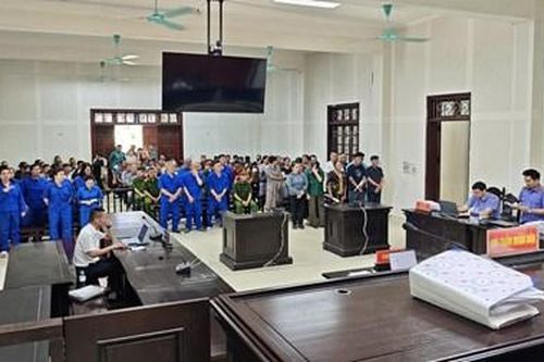 Xét xử nhóm bị cáo đánh bạc trên tàu cá ở Vịnh Hạ Long