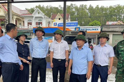 Phó Chủ tịch UBND tỉnh kiểm tra phòng chống thiên tai tại Quỳnh Mai, Quỳnh Phú