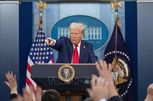 Tổng thống Mỹ Donald Trump đề cập khả năng tiếp quản dầu mỏ Iran