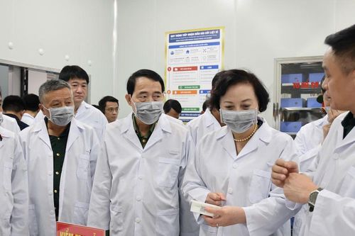 Phó Thủ tướng kiểm tra công tác giám định ADN, xác định danh tính hài cốt liệt sĩ