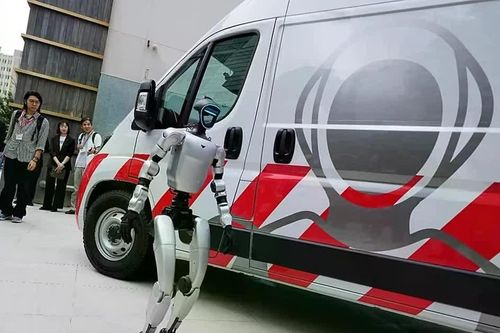 Nhật Bản có “xe cấp cứu” đầu tiên cho robot hình người, hỏng đâu sửa đó