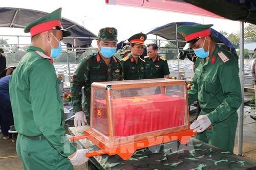 Lấy mẫu ADN, tìm lại danh tính hài cốt liệt sĩ ở Vĩnh Long