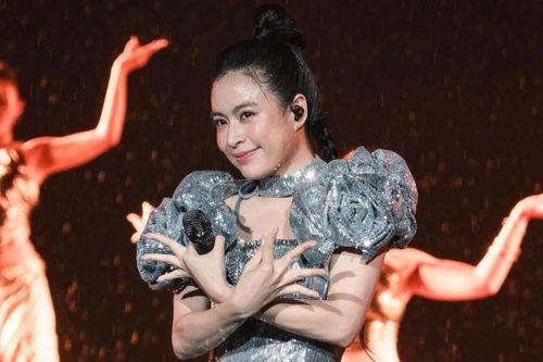Hoàng Thùy Linh gặp sự cố trước hàng ngàn khán giả
