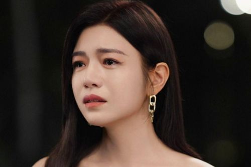Trần Nghiên Hy rơi vào khủng hoảng