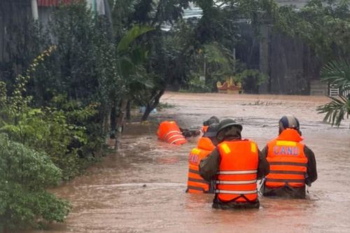 Mưa lớn từ Thanh Hóa đến Quảng Trị, nhiều nơi đối mặt nguy cơ lũ quét