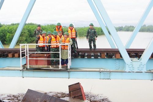 Quân khu 4: Nhiệm vụ hàng đầu là bảo đảm an toàn tính mạng, tài sản của Nhân dân trong mưa bão