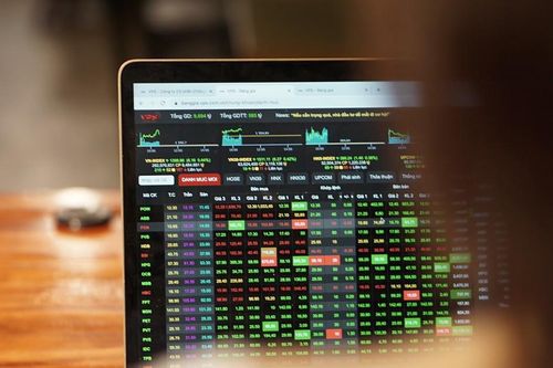 VN-Index lùi về 1.780 điểm, dòng tiền bắt đáy dần cải thiện