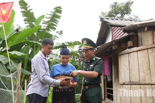 Khi bộ đội biên phòng trở thành “hướng dẫn viên số”