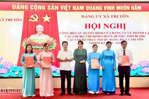 Tri Tôn thành lập 10 chi bộ trực thuộc Đảng bộ xã