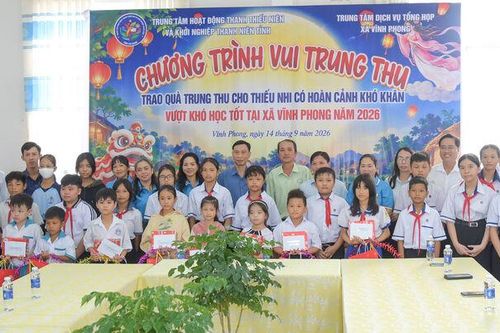 Trao 40 phần quà tiếp sức thiếu nhi có hoàn cảnh khó khăn tại Vĩnh Phong