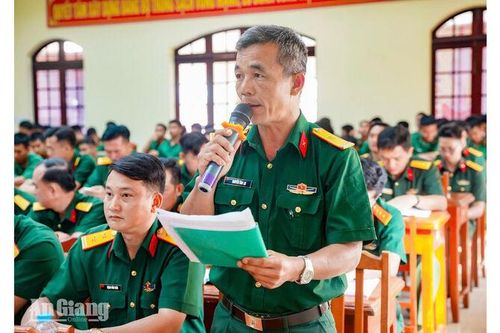 Bộ Tư lệnh Quân khu 9 đối thoại dân chủ với Lữ đoàn Pháo binh 6