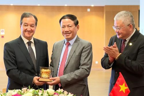 Chủ tịch UBND tỉnh Phạm Anh Tuấn làm việc với Hội Hữu nghị Bồ Đào Nha - Việt Nam