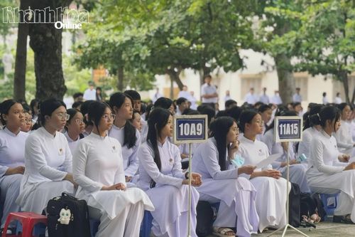 Tuyên truyền phòng, chống bệnh học đường cho gần 2.000 học sinh