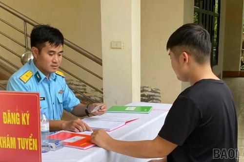 Lào Cai khám tuyển tạo nguồn phi công quân sự năm học 2027 - 2028