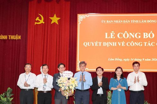 Công bố quyết định về công tác cán bộ tại Trường Cao đẳng Bình Thuận
