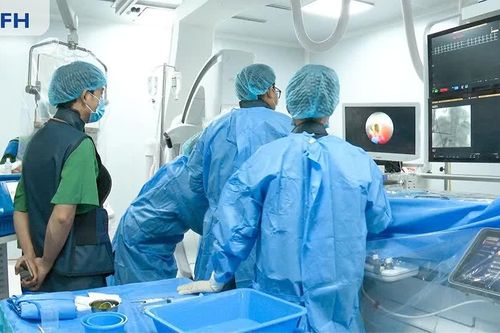 Cụ bà 89 tuổi vượt qua sốc nhiễm trùng đường mật do sỏi tái phát nhờ tán sỏi qua da dưới hướng dẫn DSA