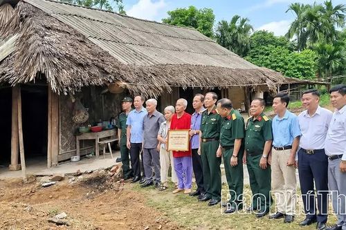 Hỗ trợ 60 triệu đồng xây nhà tình nghĩa cho thân nhân liệt sĩ