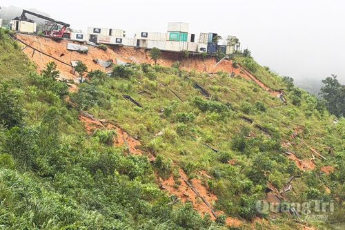 Sạt lở 100m bờ kè gần Cửa khẩu quốc tế Cha Lo