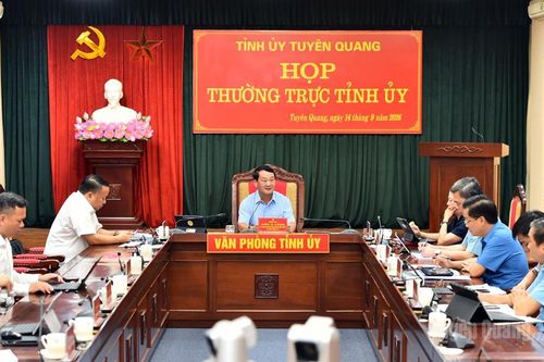 Cụ thể hóa các nghị quyết của Bộ Chính trị bằng chương trình hành động thiết thực, đồng bộ
